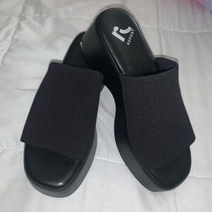 women's sandals size 7 1/2 new unused super comfortable platform 👡
